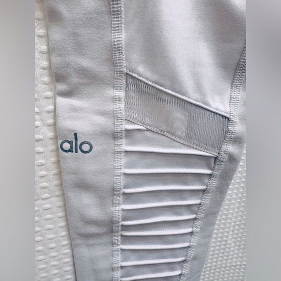 Alo Moto leggings, white, size small - Picture 5 of 6
